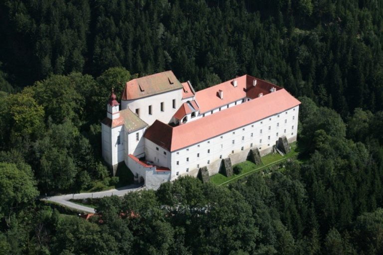 Burg Festenburg Luftaufnahme