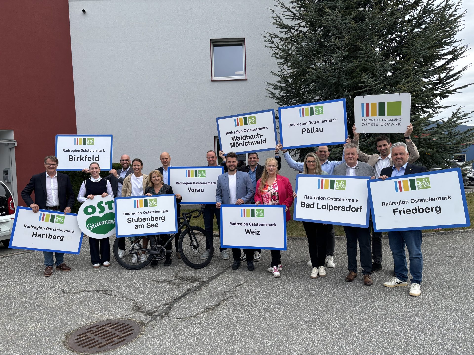 Gruppenfoto Etappenorte 38. Int. Radjugendtour Oststeiermark