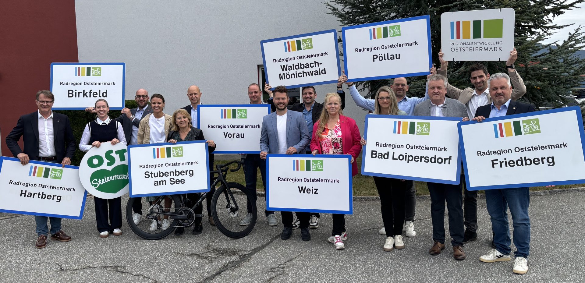 Gruppenfoto Etappenorte 38. Int. Radjugendtour Oststeiermark