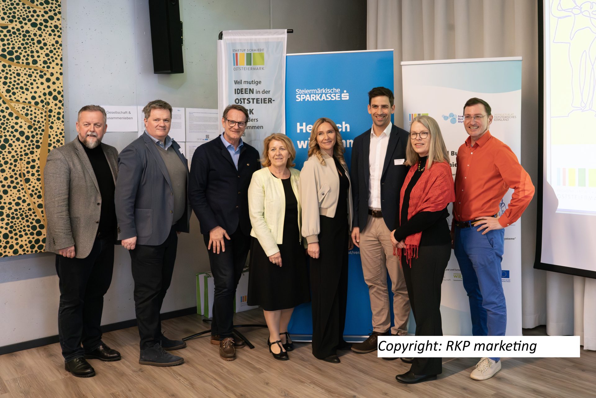 Gruppenfoto copyright rkpmarketing mit Text