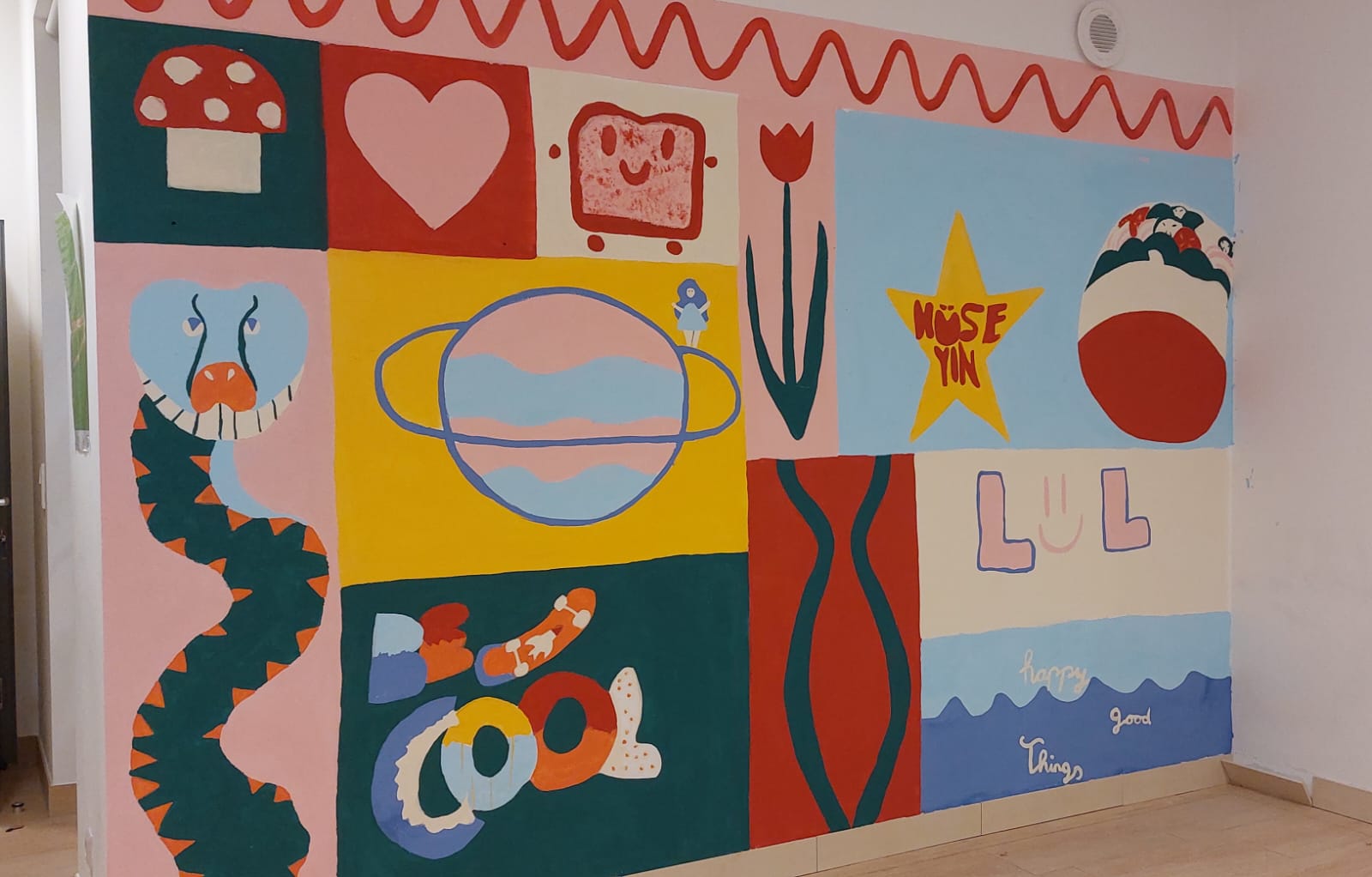 Gruppenbild - Kreative Wandgestaltung mit Jugendlichen im SIJU Sinabelkirchen