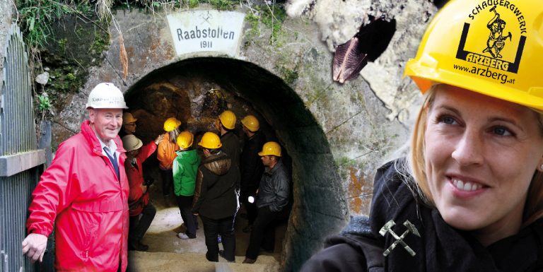 Ein Stollenführer bringt eine Gruppe in den Raabstollen des Schauberkwerkes Arzberg